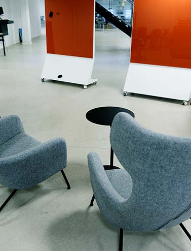 Porcelænshaven inside view from behind armchairs